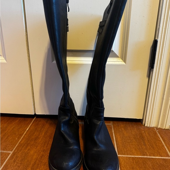 Very Volatile Black Knee High Women’s Boots Faix Leather Side Zipper Sz 7.5 - Picture 8 of 14